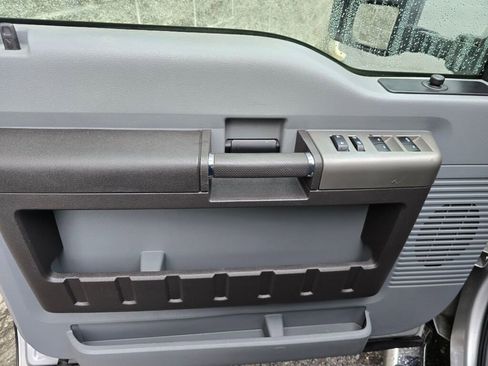 Used 2011 Ford F250 XLT w/ XLT Interior Pkg image 29
