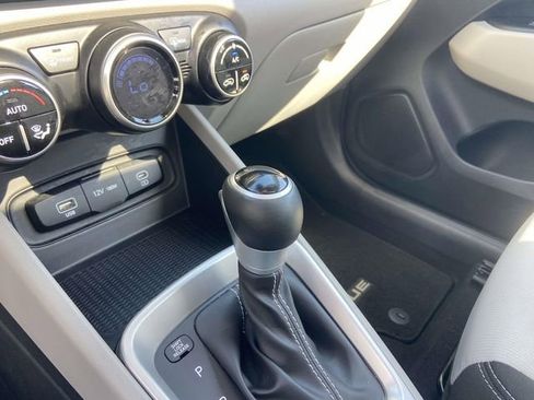 Certified 2023 Hyundai Venue SEL image 25