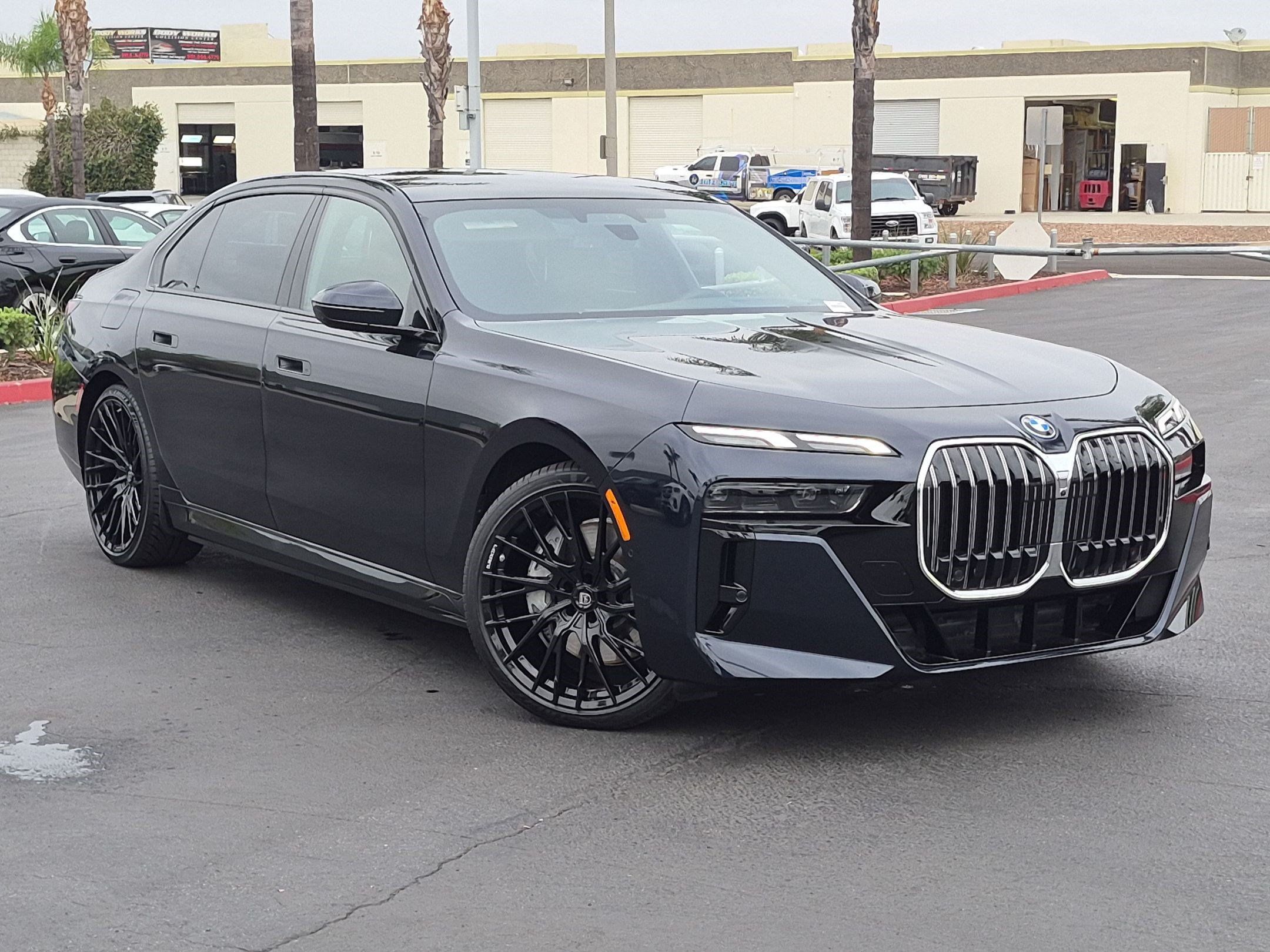 Used 2026 BMW 750e xDrive AWD/4WD image 2