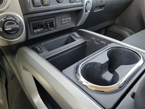 Used 2019 Nissan Titan SV w/ SV Convenience Package image 25