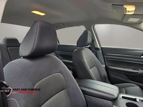 Used 2025 Nissan Altima 2.5 SV FWD image 14