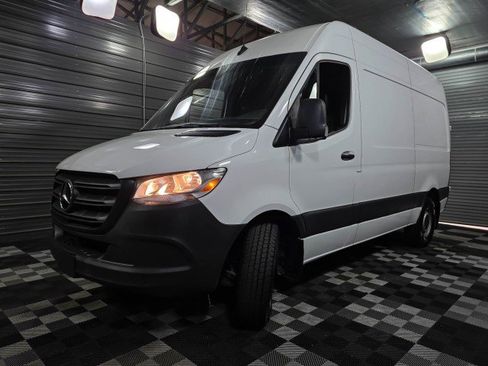 Used 2023 Mercedes-Benz Sprinter 2500 image 31