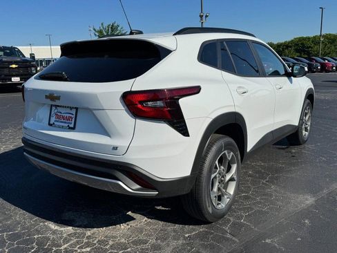 New 2026 Chevrolet Trax LT w/ Driver Confidence Package FWD image 3
