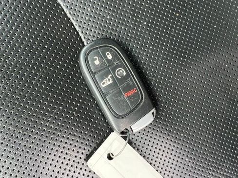 Used 2019 Jeep Cherokee Limited AWD/4WD image 20