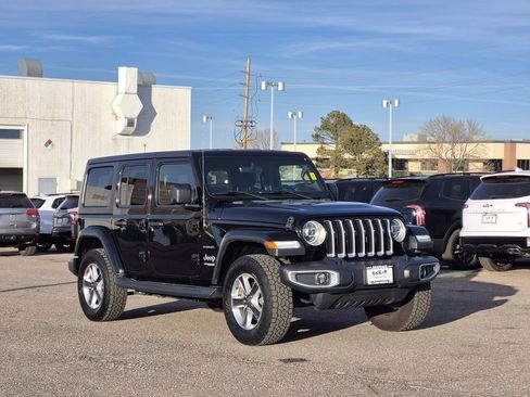 Used 2018 Jeep Wrangler Unlimited Sahara AWD/4WD image 2