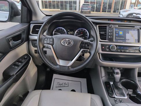 Used 2017 Toyota Highlander XLE image 13