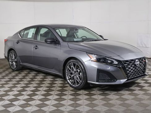 Used 2023 Nissan Altima 2.0 SR FWD image 50