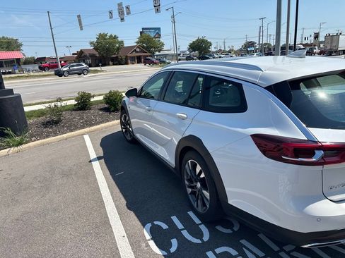 Used 2018 Buick Regal Essence w/ Driver Confidence Package #1 AWD/4WD image 8