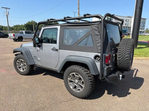 Used 2016 Jeep Wrangler Sport w/ Connectivity Group AWD/4WD image 3