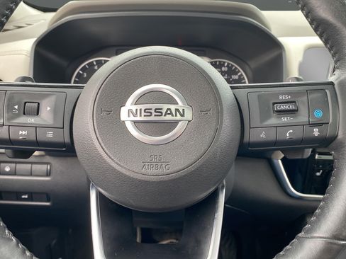 Used 2021 Nissan Rogue SV w/ Premium Package FWD image 16