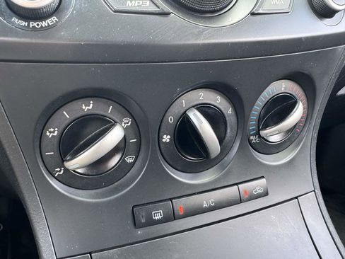 Used 2012 MAZDA MAZDA3 i Touring FWD image 26