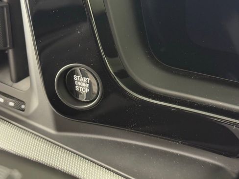 Certified 2025 Porsche Cayenne Coupe image 36