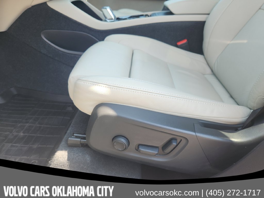 Certified 2024 Volvo XC40 B5 Plus w/ Protection Package Premier AWD/4WD image 18