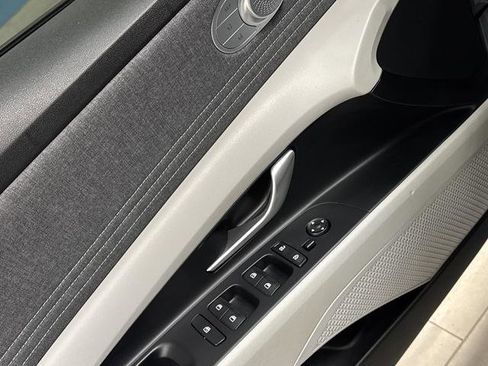 Used 2023 Hyundai Elantra Limited image 28