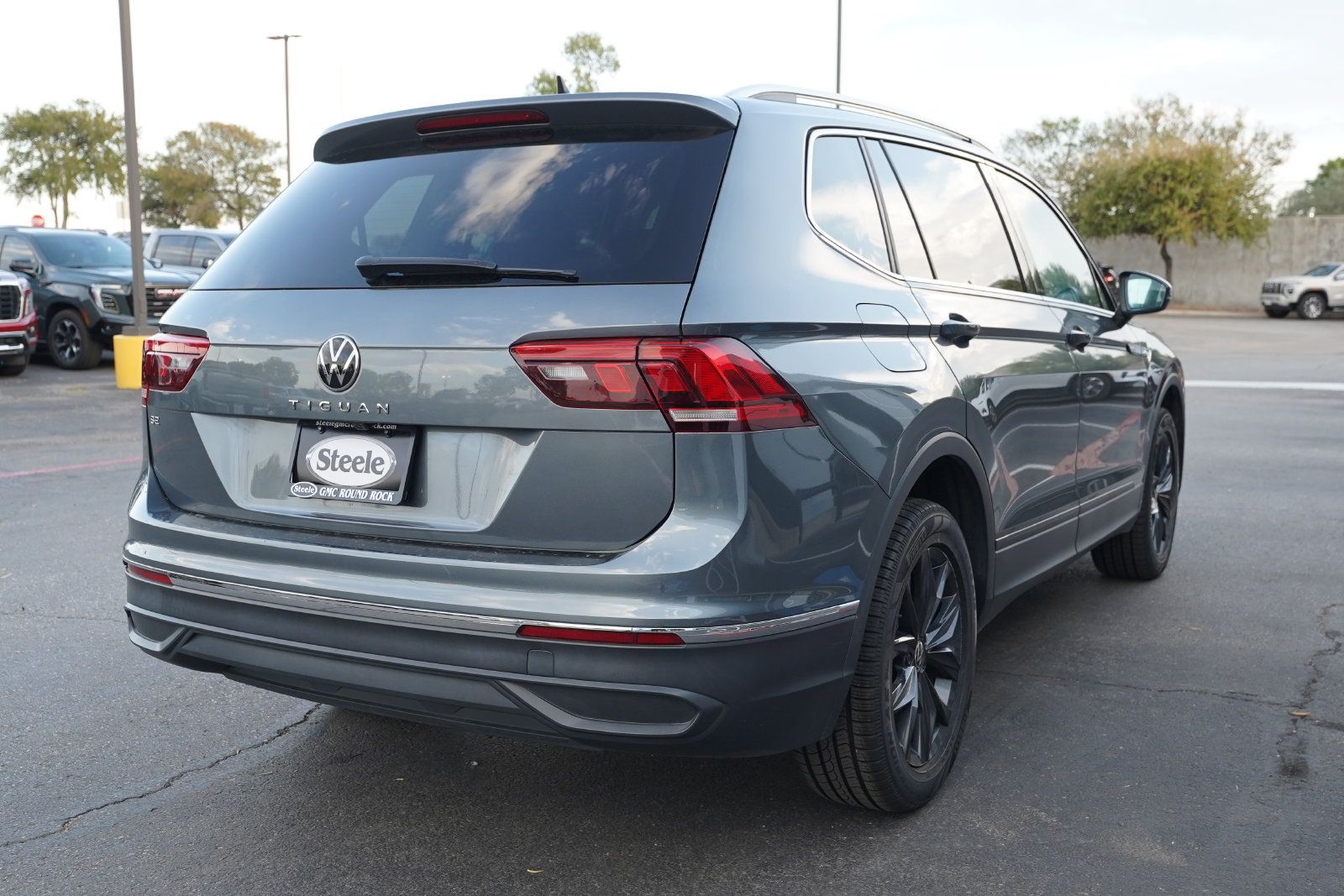 Used 2024 Volkswagen Tiguan SE FWD image 5