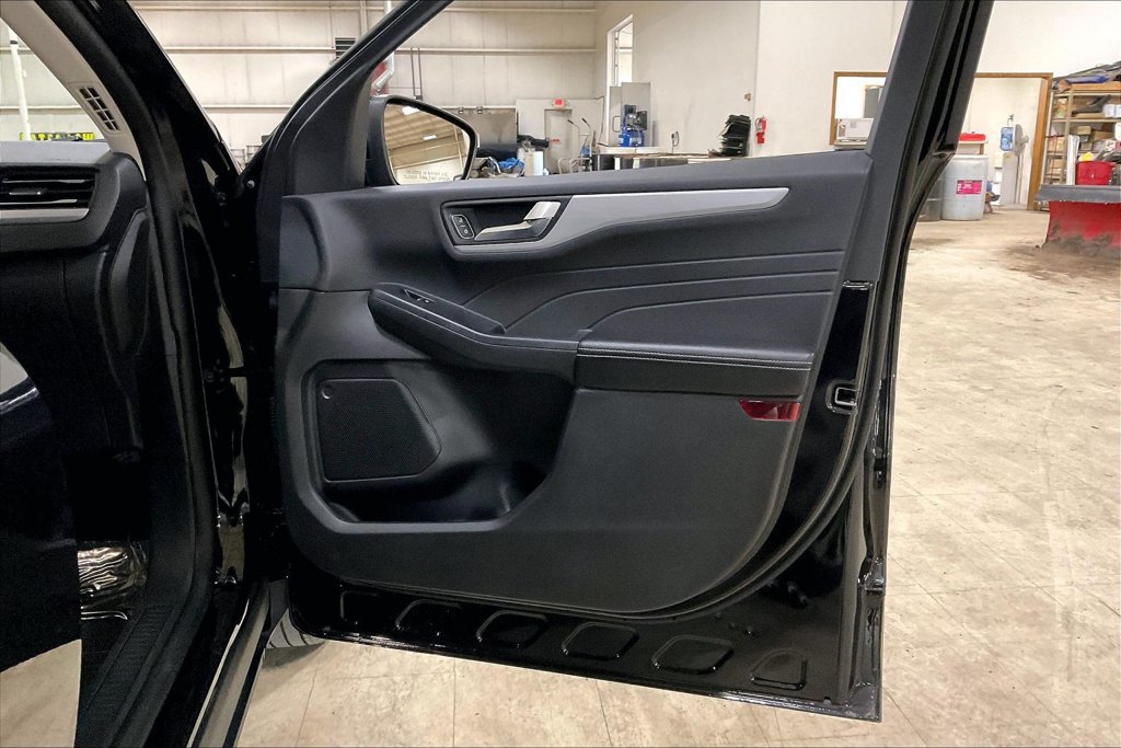 Certified 2025 Ford Escape Platinum AWD/4WD image 22