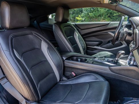 Used 2020 Chevrolet Camaro LT RWD image 29