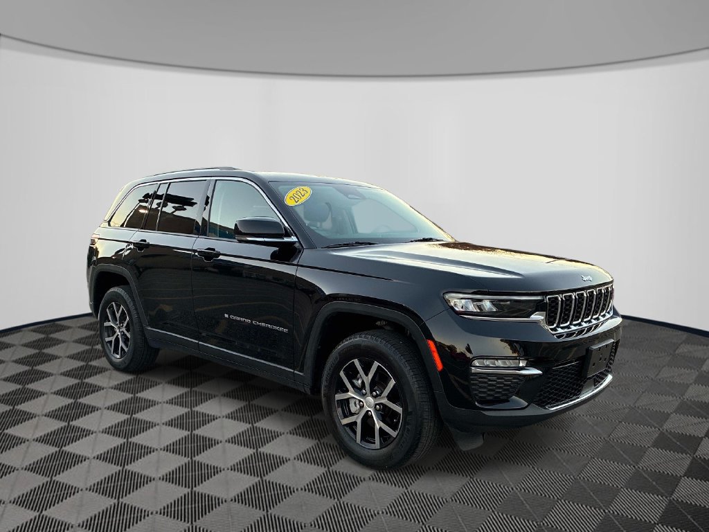 Used 2023 Jeep Grand Cherokee Limited AWD/4WD image 3