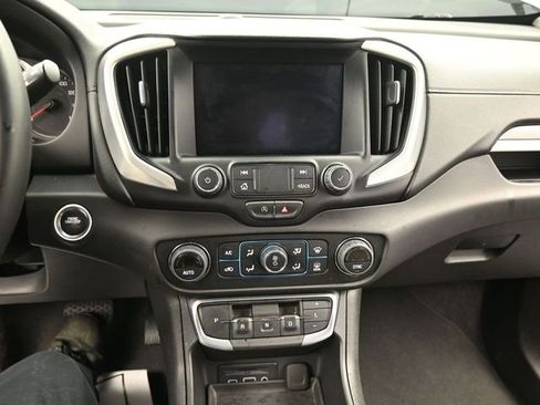 Used 2024 GMC Terrain SLT image 10