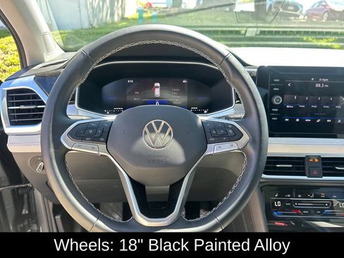 Used 2025 Volkswagen Taos SE w/ Panoramic Sunroof Package FWD image 14