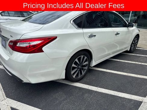Used 2016 Nissan Altima 2.5 SL w/ 2.5 Technology w/LED Package FWD image 3