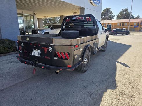 Used 2022 GMC Sierra 2500 Pro w/ Convenience Package image 3