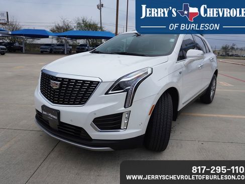 Used 2022 Cadillac XT5 Premium Luxury w/ Technology Package image 2
