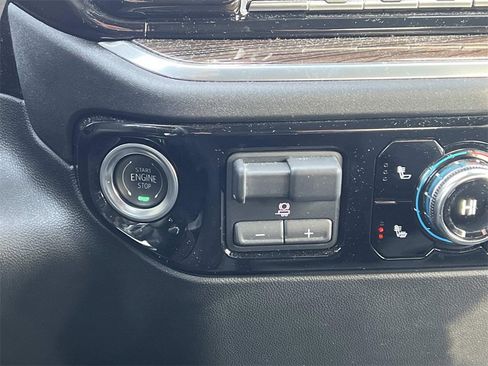 Used 2025 GMC Sierra 1500 Elevation image 22