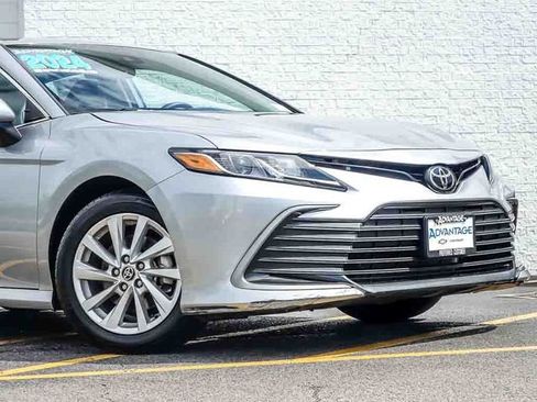 Used 2024 Toyota Camry LE w/ Convenience Package FWD image 4