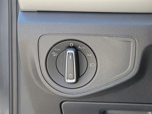 Used 2022 Volkswagen Atlas Cross Sport SE w/ Panoramic Sunroof Package image 31