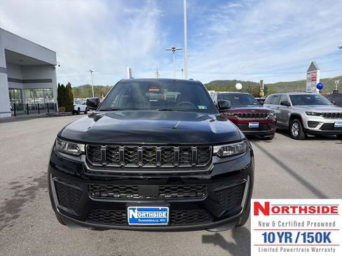 New 2026 Jeep Grand Cherokee Altitude AWD/4WD image 2