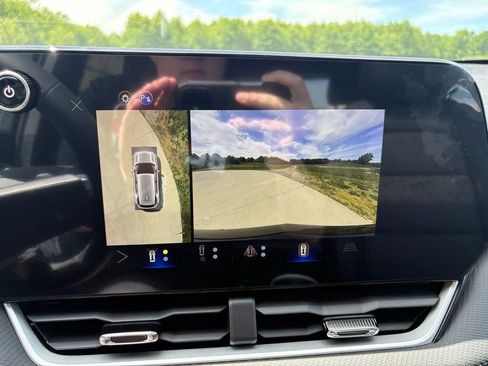 New 2026 Chevrolet Equinox LT w/ Convenience Package II FWD image 26