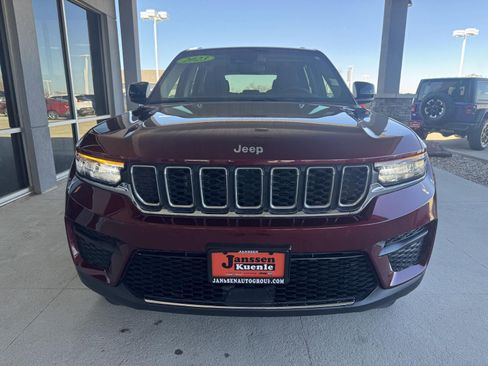 Used 2023 Jeep Grand Cherokee Laredo w/ Luxury Tech Group I image 4