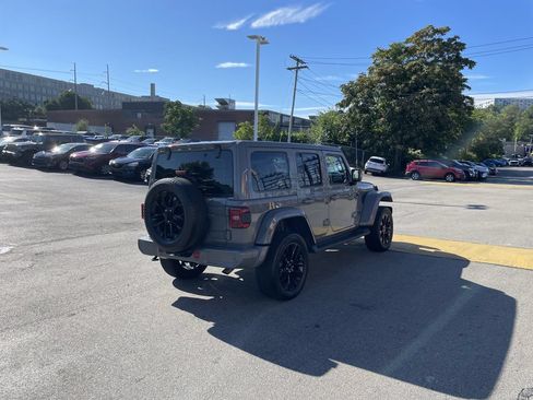 Used 2022 Jeep Wrangler Unlimited Sahara AWD/4WD image 8
