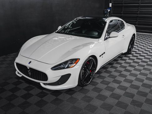 Used 2015 Maserati GranTurismo Sport image 35