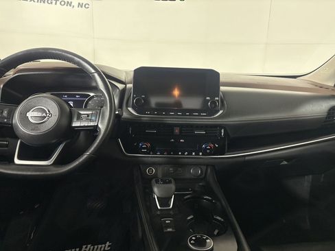 Used 2023 Nissan Rogue SL w/ SL Premium Package image 25