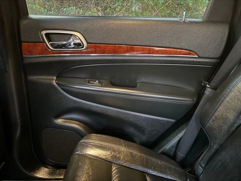 Used 2012 Jeep Grand Cherokee Limited image 16