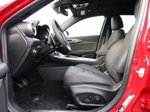 New 2025 Alfa Romeo Tonale w/ Premium Package image 12