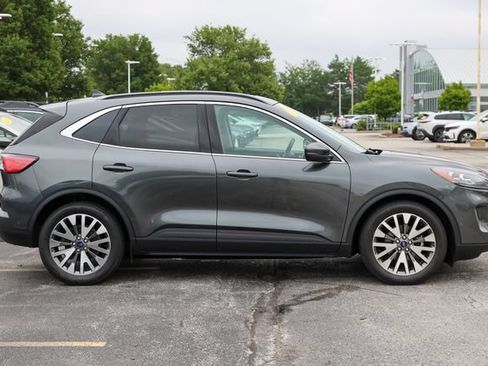 Used 2020 Ford Escape Titanium FWD image 31