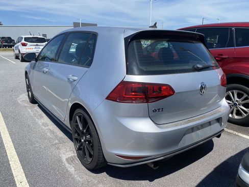 Used 2016 Volkswagen Golf 4-Door FWD image 5