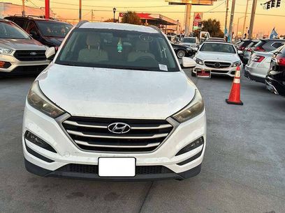 Used 2017 Hyundai Tucson SE w/ SE Popular Package 02