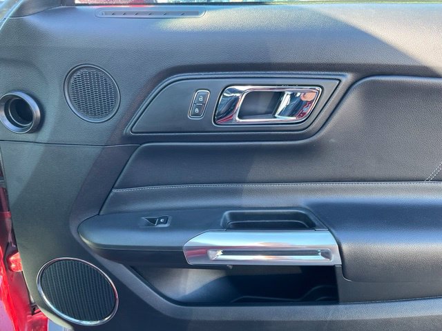 Used 2016 Ford Mustang Convertible RWD image 20