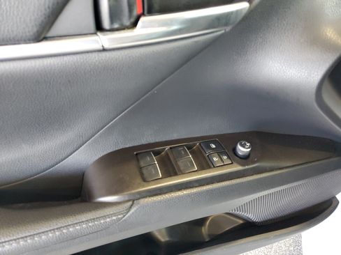 Used 2022 Toyota Camry XLE FWD image 16