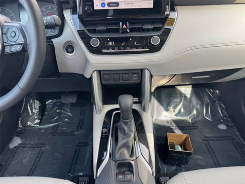 Used 2023 Toyota Corolla Cross LE image 11