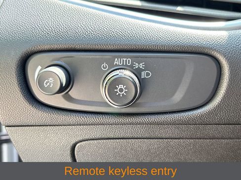 Used 2025 Chevrolet Malibu LT FWD image 9