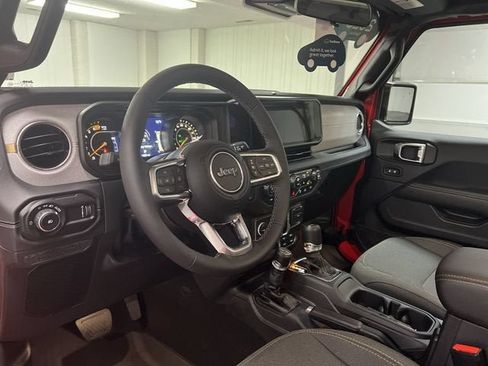 Used 2025 Jeep Wrangler Unlimited Sahara w/ Safety Group AWD/4WD image 10