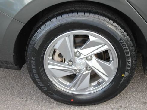 Used 2024 Hyundai Elantra SE FWD image 33