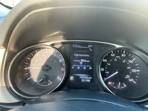 Used 2016 Nissan Rogue SV w/ SV Premium Package FWD image 19
