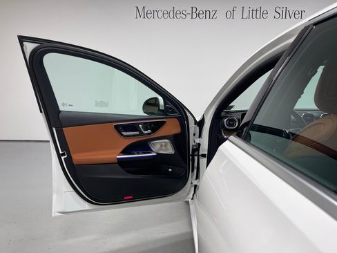 Used 2025 Mercedes-Benz C 300 4MATIC Sedan image 17