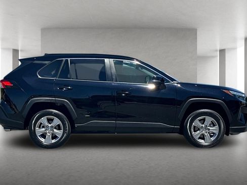 Used 2023 Toyota RAV4 XLE w/ Convenience Package FWD image 3